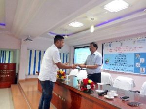 Er. Gautam Pal, Director, WSSO, PHED Assam distributing the certificates to the trainees